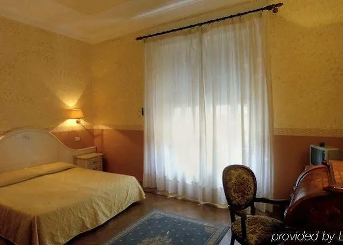 Trinita Dei Monti Hotel